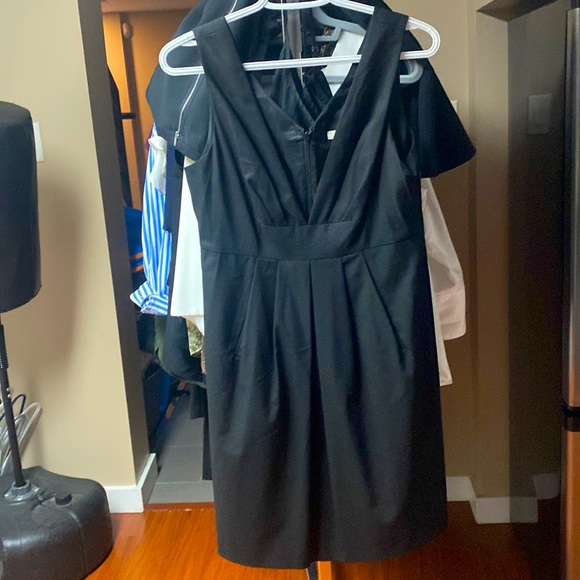 Classic v-neck black dress - Picture 1 of 3